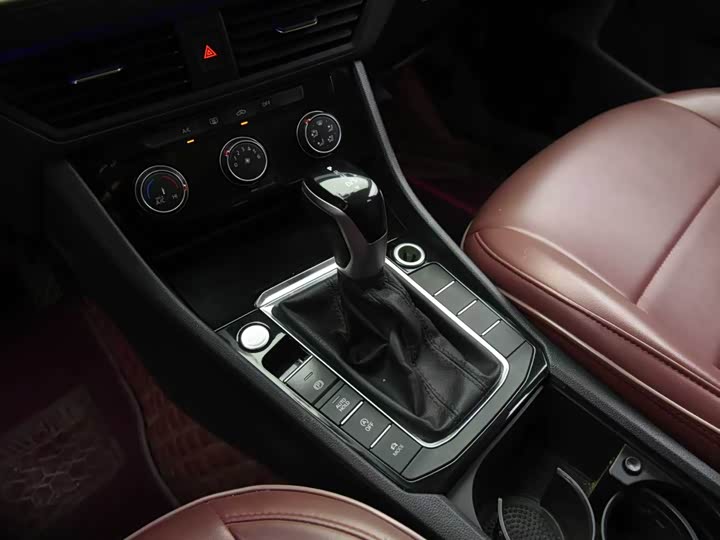 Фото 9 - Volkswagen Sagitar L