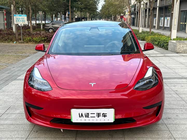Фото 2 - Tesla Model 3