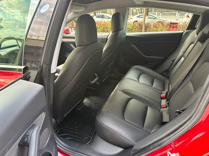 Фото 8 - Tesla Model 3