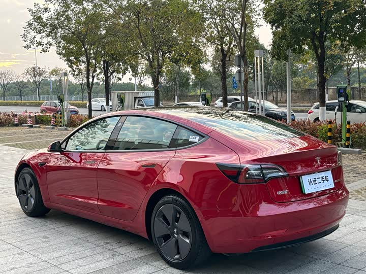 Фото 9 - Tesla Model 3