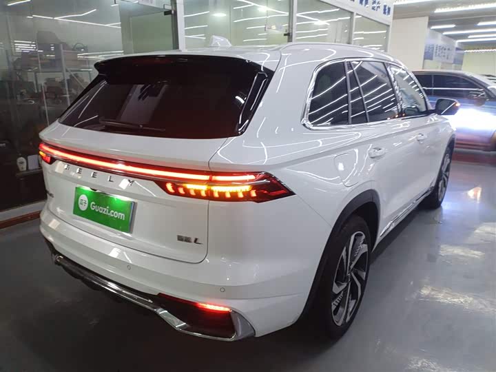 Фото 7 - Geely Monjaro