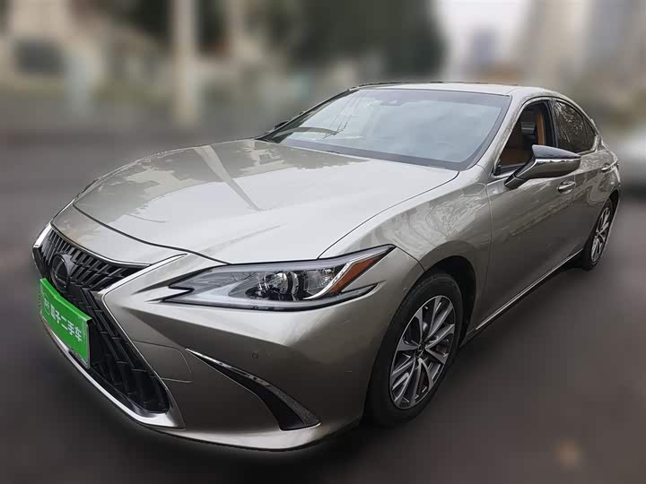 Фото 2 - Lexus ES