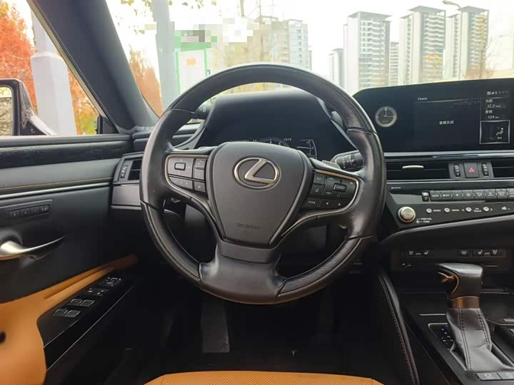 Фото 3 - Lexus ES