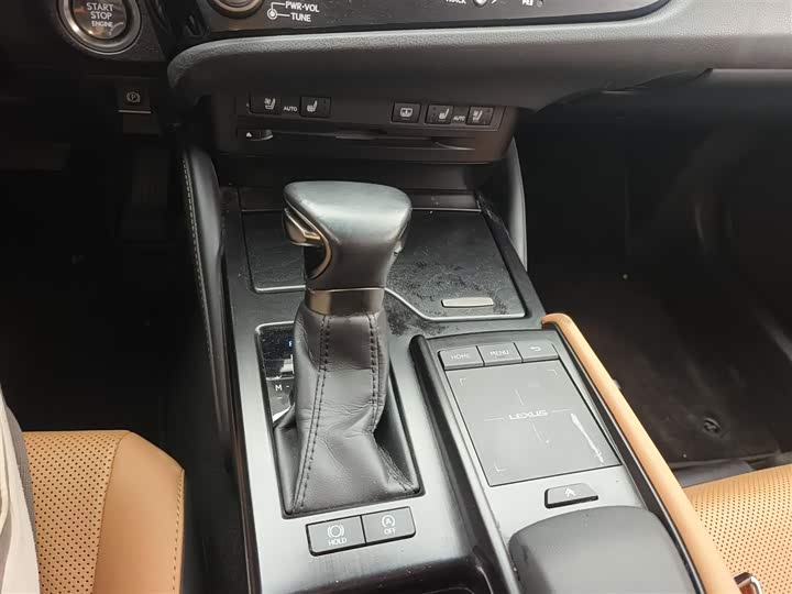 Фото 7 - Lexus ES