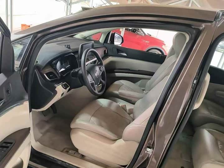 Фото 2 - Buick GL8 ES