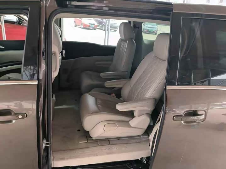 Фото 3 - Buick GL8 ES