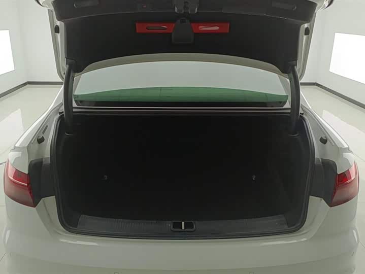 Фото 4 - Audi A4L