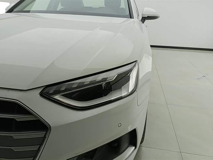 Фото 5 - Audi A4L