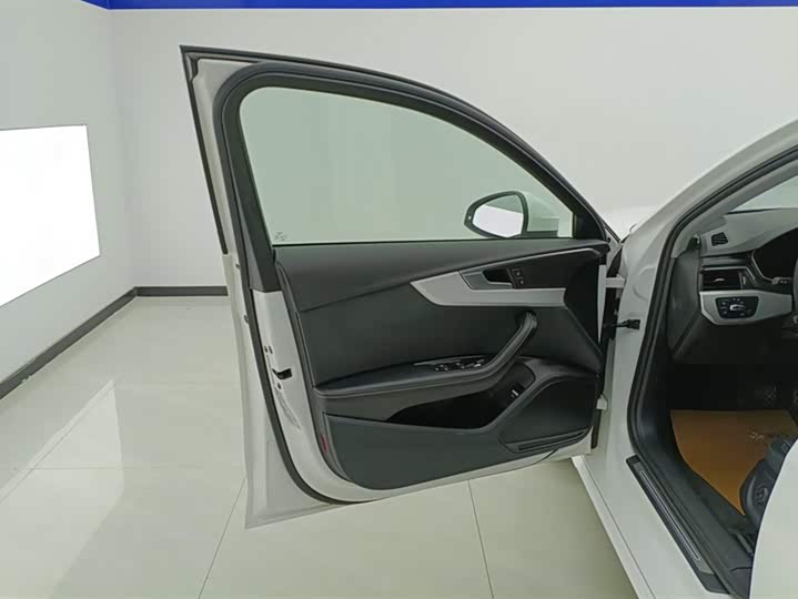 Фото 7 - Audi A4L