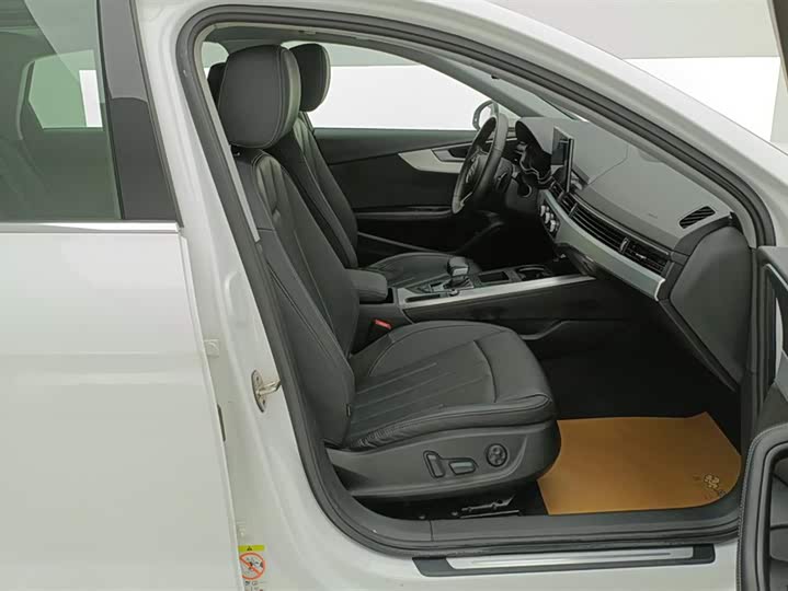 Фото 8 - Audi A4L