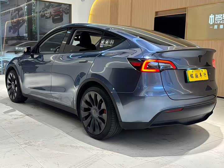 Фото 4 - Tesla Model Y