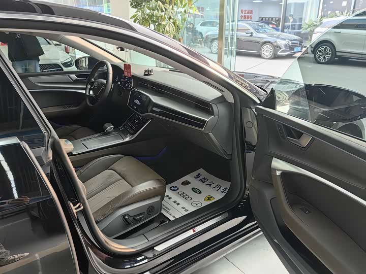 Фото 6 - Audi A7L