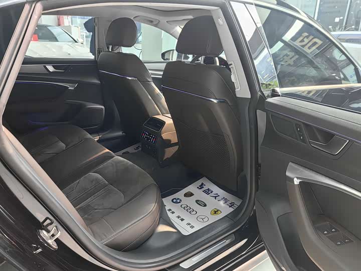 Фото 7 - Audi A7L