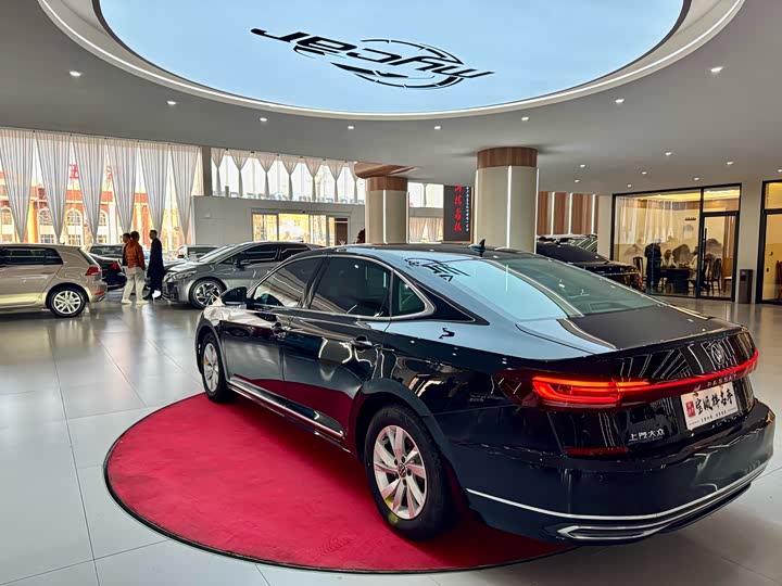 Фото 7 - Volkswagen Passat