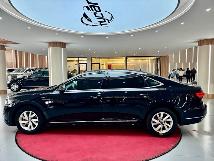 Фото 8 - Volkswagen Passat