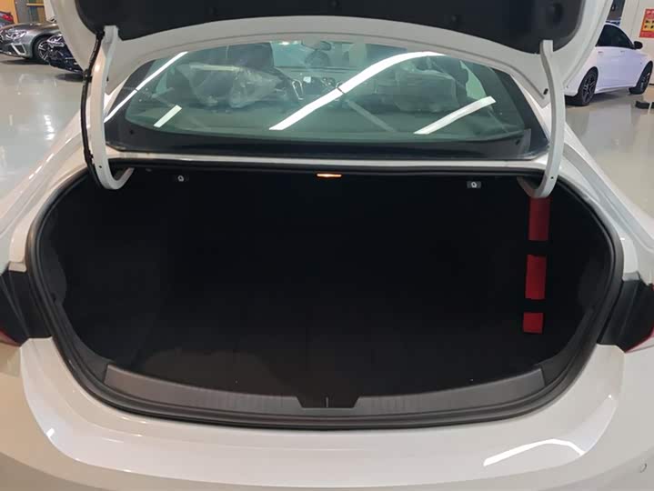 Фото 4 - Chevrolet Malibu XL