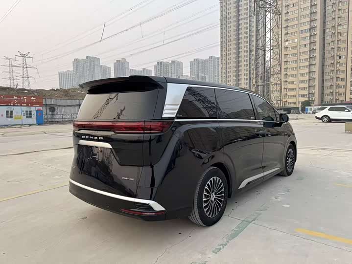 Фото 8 - Denza D9