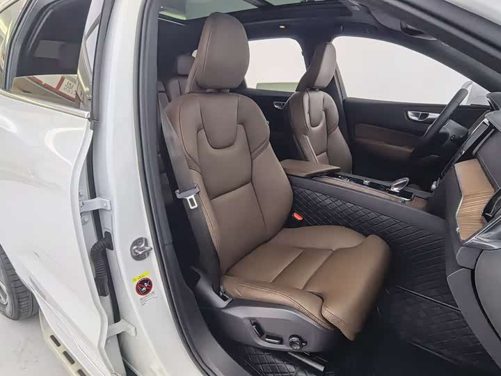 Фото 4 - Volvo XC60