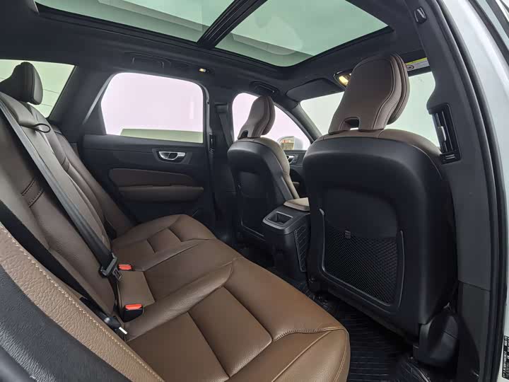 Фото 6 - Volvo XC60