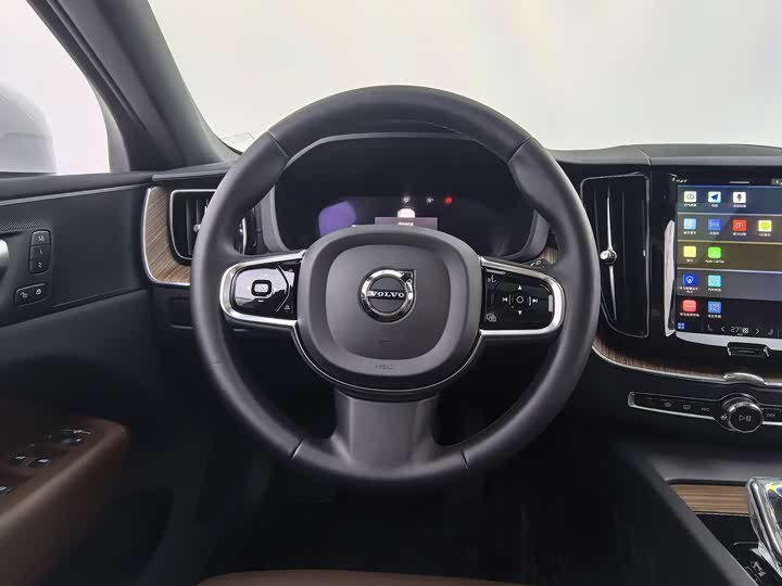 Фото 9 - Volvo XC60
