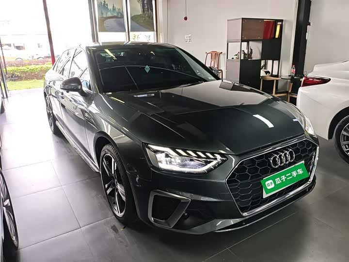 Фото 4 - Audi A4L