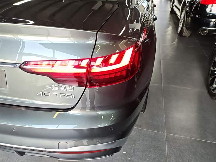 Фото 8 - Audi A4L