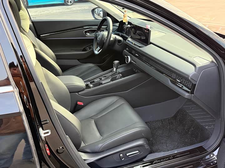 Фото 9 - Honda Accord