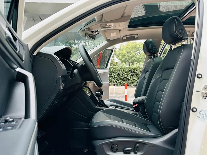 Фото 4 - Volkswagen Tiguan L Hybrid