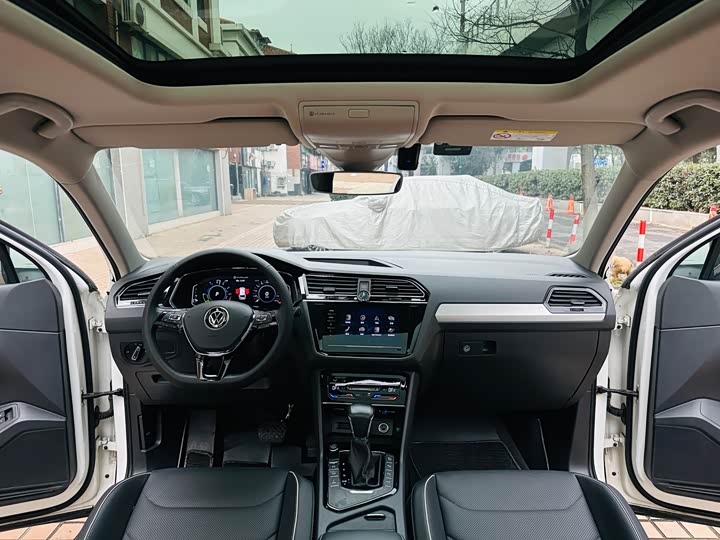 Фото 5 - Volkswagen Tiguan L Hybrid