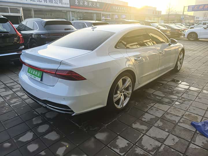 Фото 6 - Audi A7L