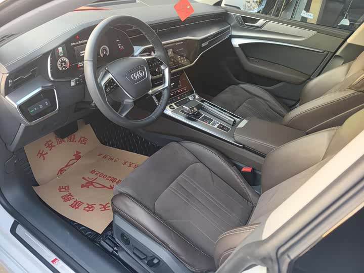 Фото 9 - Audi A7L