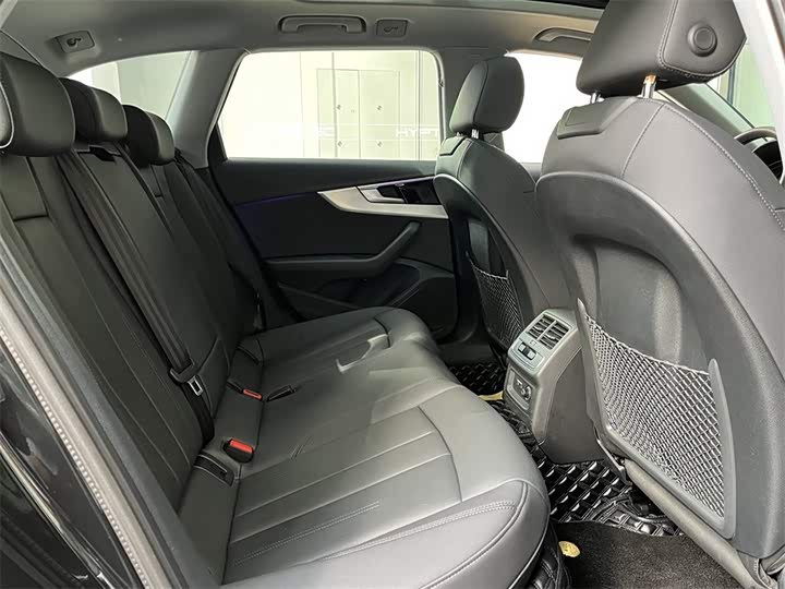 Фото 7 - Audi A4