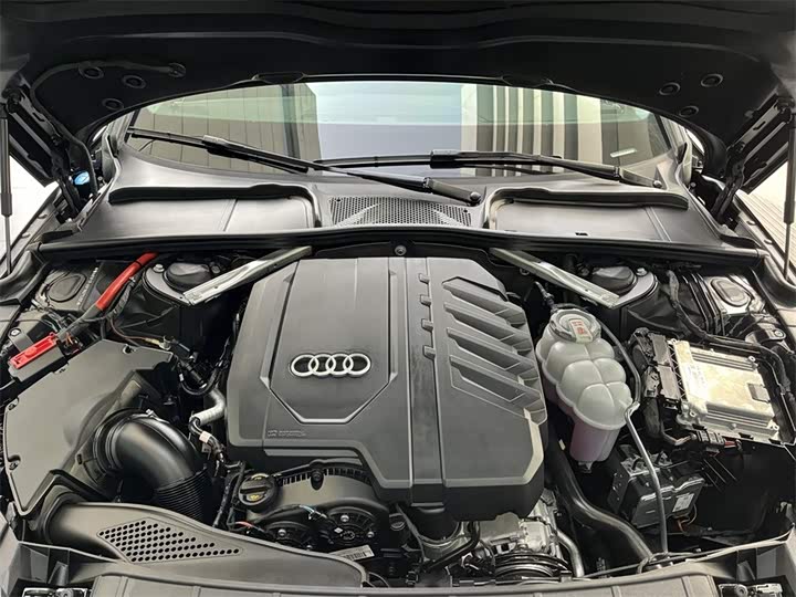 Фото 8 - Audi A4