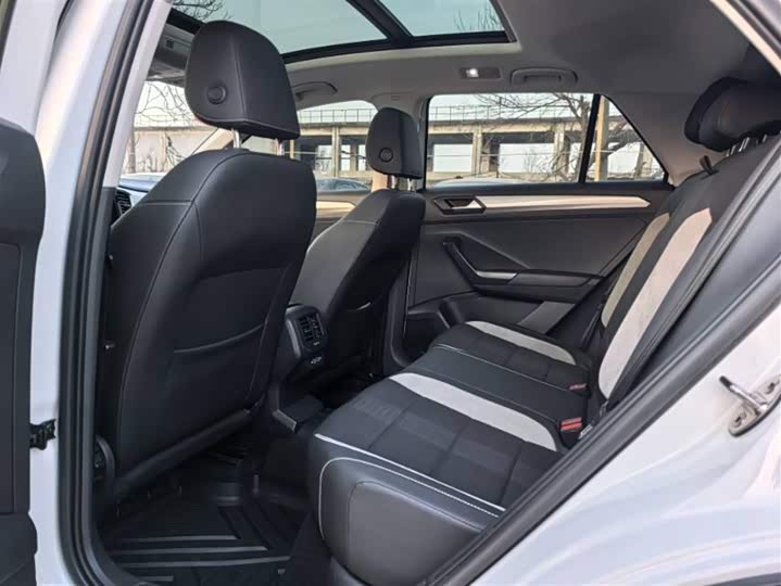 Фото 5 - Volkswagen T-Roc