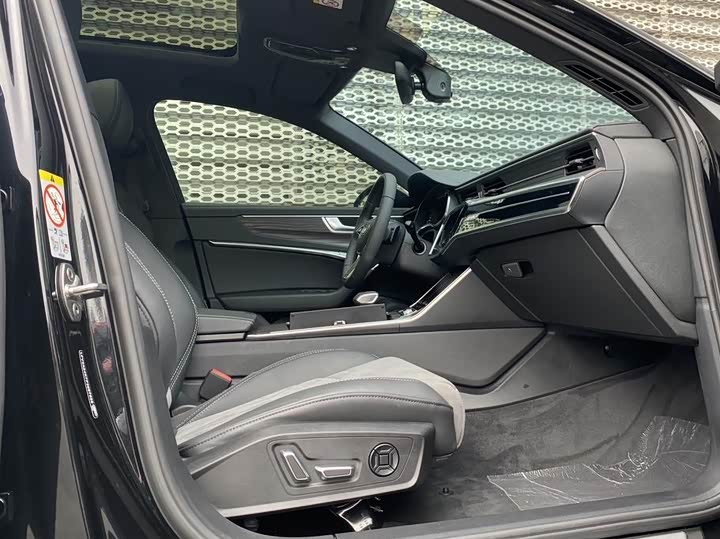 Фото 9 - Audi A6L