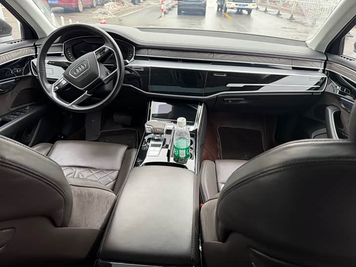 Фото 4 - Audi A8