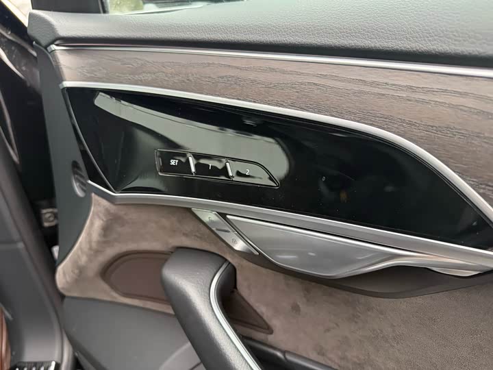 Фото 8 - Audi A8