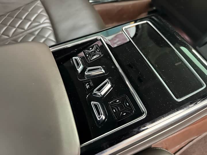 Фото 9 - Audi A8