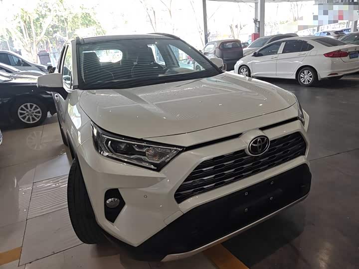 Фото 4 - Toyota RAV4