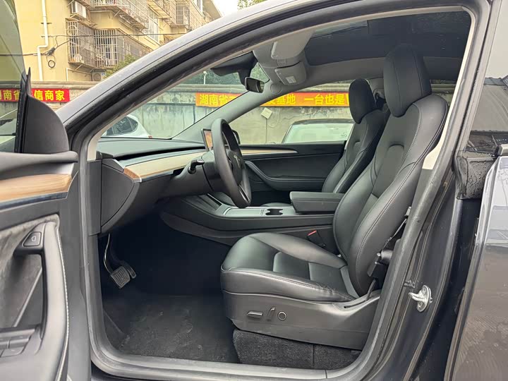 Фото 6 - Tesla Model Y