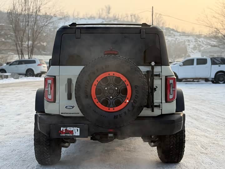 Фото 8 - Ford Bronco