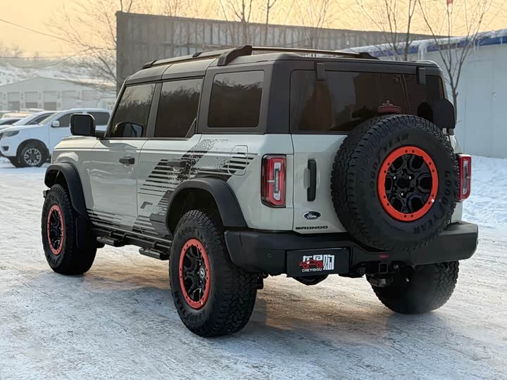 Фото 9 - Ford Bronco