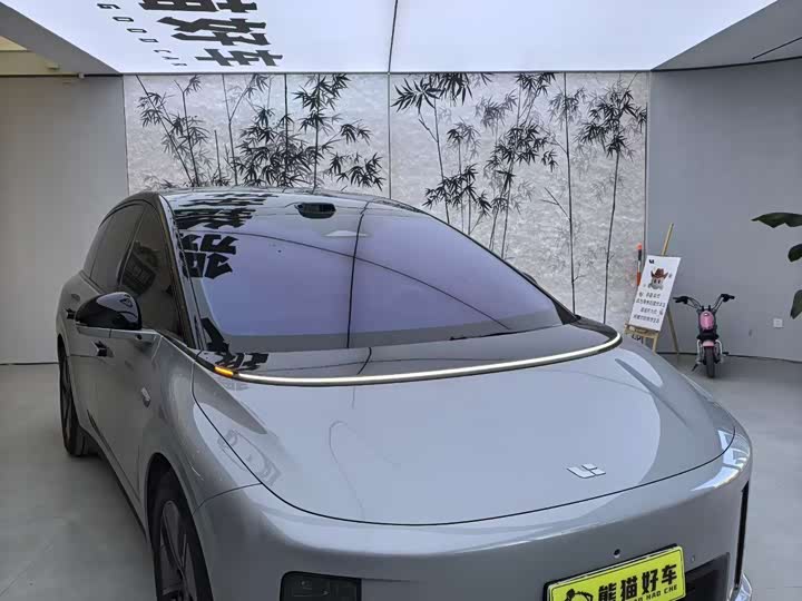 Фото 1 - LiXiang i8