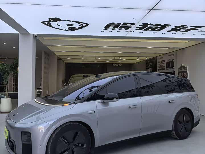 Фото 2 - LiXiang i8