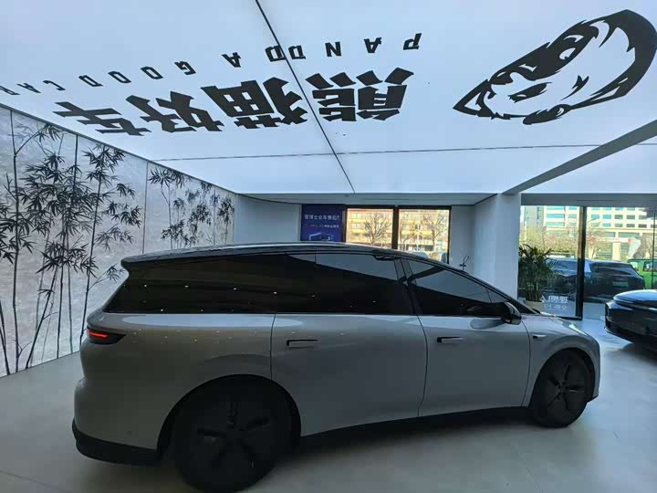 Фото 3 - LiXiang i8