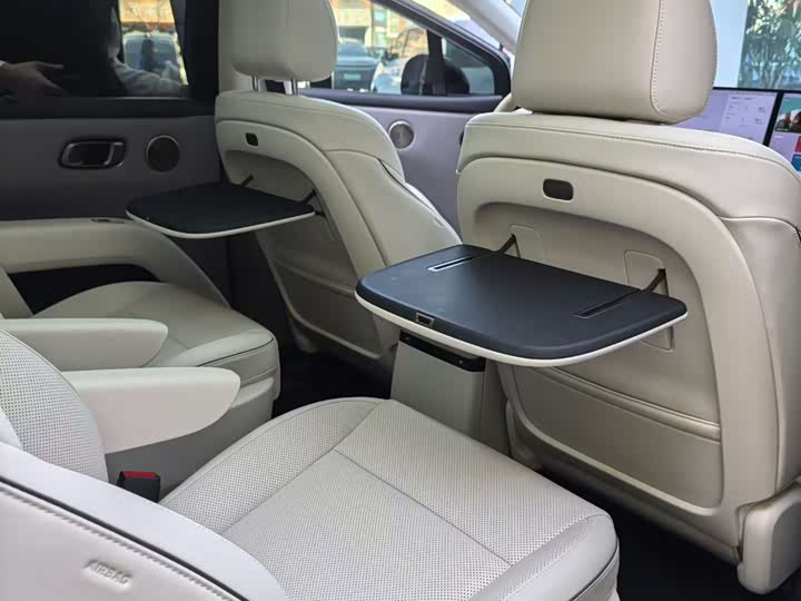 Фото 6 - LiXiang i8