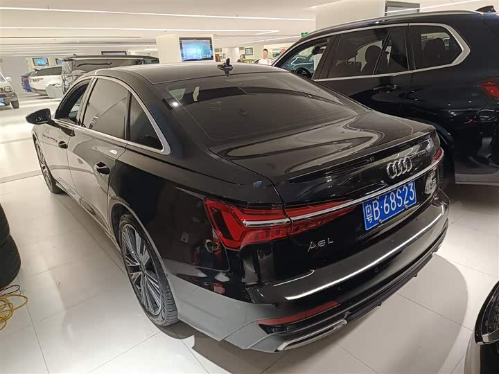 Фото 5 - Audi A6L