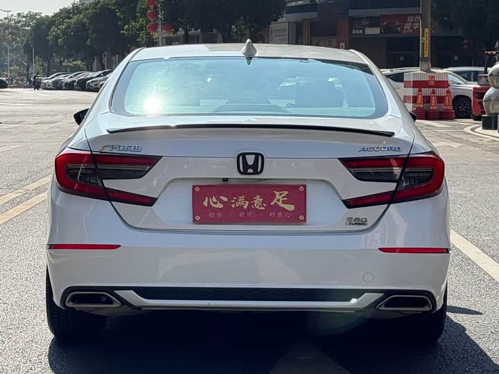 Фото 4 - Honda Accord