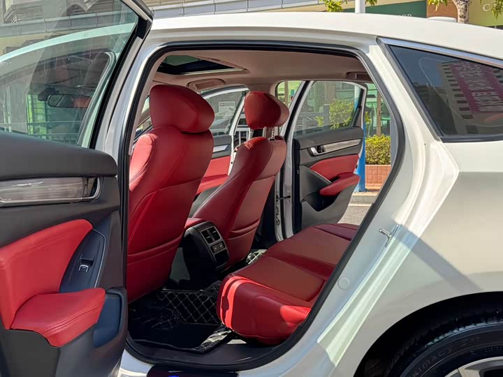 Фото 8 - Honda Accord