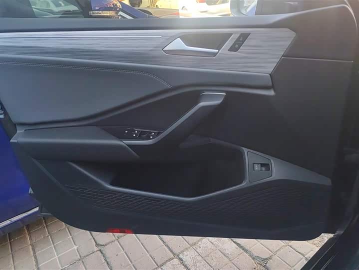 Фото 7 - Volkswagen Sagitar L